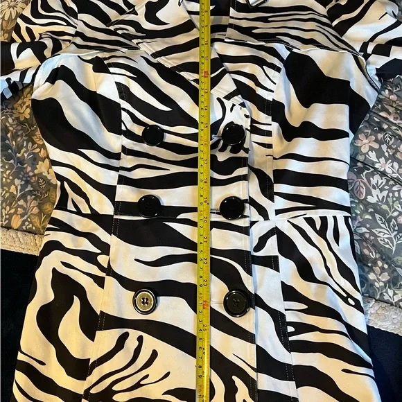 Cache Black and White Zebra Print Trench Coat size large - Picture 6 of 11